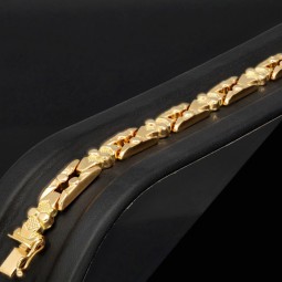 Goldarmband aus edlem 585 / 14k Gelbgold mit außergewöhnlichem Design in ca. 20 cm Länge und einer Breite von ca. 7mm (ca. 13,5g)