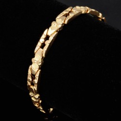 Goldarmband aus edlem 585 / 14k Gelbgold mit außergewöhnlichem Design in ca. 20 cm Länge und einer Breite von ca. 7mm (ca. 13,5g)