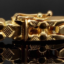 Goldarmband aus edlem 585 / 14k Gelbgold mit außergewöhnlichem Design in ca. 20 cm Länge und einer Breite von ca. 7mm (ca. 13,5g)
