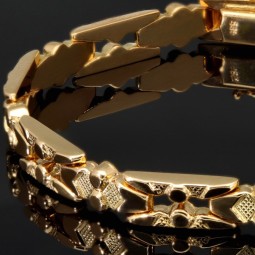 Goldarmband aus edlem 585 / 14k Gelbgold mit außergewöhnlichem Design in ca. 20 cm Länge und einer Breite von ca. 7mm (ca. 13,5g)