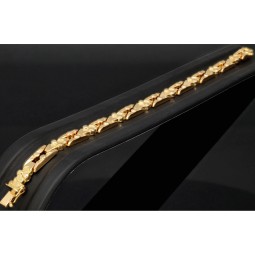 Goldarmband aus edlem 585 / 14k Gelbgold mit außergewöhnlichem Design in ca. 20 cm Länge und einer Breite von ca. 7mm (ca. 13,5g)