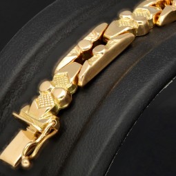 Goldarmband aus edlem 585 / 14k Gelbgold mit außergewöhnlichem Design in ca. 20 cm Länge und einer Breite von ca. 7mm (ca. 13,5g)