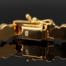 Goldarmband aus edlem 585 / 14k Gelbgold mit außergewöhnlichem Design in ca. 20 cm Länge und einer Breite von ca. 7mm (ca. 13,5g)