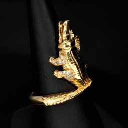 Alligator-Krokodil-Ring in außergewöhnlichem Design, gefertigt aus 585 (14 Karat) mit Zirkoniabesatz. RG ca. 58