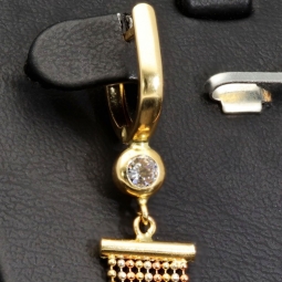 Hängende Ohrringe aus 585er (14K) Tricolor-Gold in ausgefallenem Design, verziert mit funkelnden Zirkonia