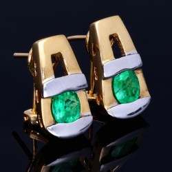Handgearbeitete bicolor Smaragd-Ohrringe in modernem Design aus 750er (18k) Gold