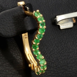 Gold-Ohrringe mit außergewöhnlichem Design mit leuchtend grünen Zirkoniasteinen aus massivem 585er 14K Gelbgold