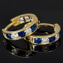 Mini-Creolen aus edlem Gelbgold (585 14K Gold) bestückt mit funkelnden weißen und blauen Zirkoniasteinen