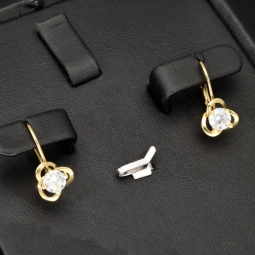 Funkelnde Ohrringe in edlem Design aus 585er 14K Gold mit Zirkonia in Krappen gefasst