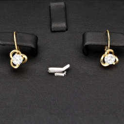 Funkelnde Ohrringe in edlem Design aus 585er 14K Gold mit Zirkonia in Krappen gefasst