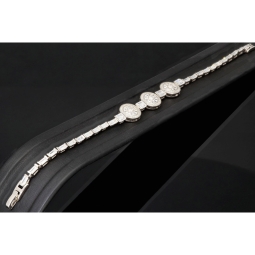 Armband für Damen aus 925 Silber in zeitlosem, filigranen Design, in feinster Präzision besetzt mit vielen funkelnden Zirkoniasteinen (Diamantimitationen) in ca. 19 cm Länge