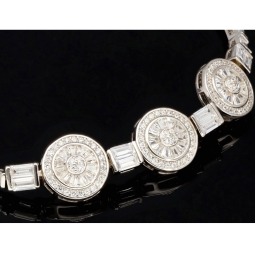 Armband für Damen aus 925 Silber in zeitlosem, filigranen Design, in feinster Präzision besetzt mit vielen funkelnden Zirkoniasteinen (Diamantimitationen) in ca. 19 cm Länge