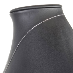 Hochwertig produziertes Schmuckset aus edlem 925er Sterling Silber, bestehend aus einer filigranen Ankerkette und einem Anhänger mit einem größeren in Krappen eingefassten, brillantgeschliffenen Zirkonia (Diamantimitat)