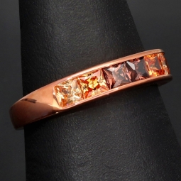 Ring für Damen, bestückt mit 7 Zirkonia (Diamant-Imitation-Steine, Brillantschliff) multicolor –  rosé vergoldet – 925er Sterling Silber - Größe 53
