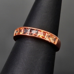 Ring für Damen, bestückt mit 7 Zirkonia (Diamant-Imitation-Steine, Brillantschliff) multicolor –  rosé vergoldet – 925er Sterling Silber - Größe 53