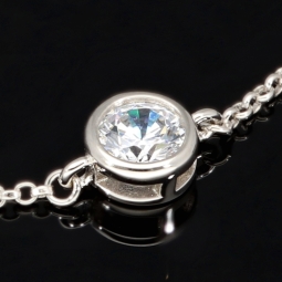 Edles Schmuck-Set aus funkelndem 925er Sterling Silber - Elegantes Armband und funkelnde Ohrstecker mit brillantgeschliffenen Zirkoniasteinen (Diamantimitat)