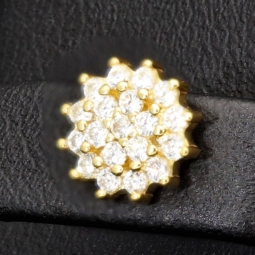 Feine Ohrstecker mit funkelnden Zirkonia (Diamant-Imitation-Steine, Brillantschliff) auf edlem 925er Silber, vergoldet