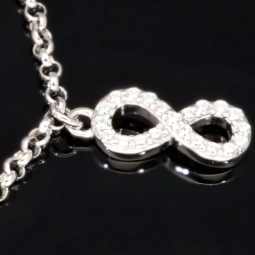 Trendiges Silber-Armband / Bettelarmband aus edlem Sterling 925 Silber mit kreativen Anhängern, verziert mit zahlreichen funkelnden Zirkoniasteinen (Diamantoptik), längenverstellbar ca. 17 – 20 cm