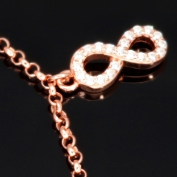 Exquisites Silber-Armband / Bettelarmband aus edlem Sterling 925 Silber rosé vergoldet mit fantasievollen Anhängern, verziert mit zahlreichen funkelnden Zirkoniasteinen (Diamantoptik), längenverstellbar ca. 17 – 20 cm