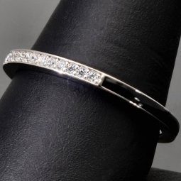 Trendiger Ring aus 925 Sterling Silber mit feinem Zirkonia-Besatz (Diamantimitationen) - RG ca. 61