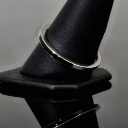 Trendiger Ring aus 925 Sterling Silber mit feinem Zirkonia-Besatz (Diamantimitationen) - RG ca. 61