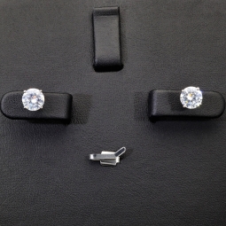 Funkelnde Ohrstecker aus rhodiniertem 925er Sterlingsilber mit Zirkonia (Diamant-Imitation-Steine, Brillantschliff) in Krappen gefasst