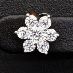 Elegante Blumen-Ohrstecker  aus 925er Sterlingsilber mit Zirkoniasteinen stilvoll in Krappen gefasst