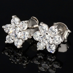 Elegante Blumen-Ohrstecker  aus 925er Sterlingsilber mit Zirkoniasteinen stilvoll in Krappen gefasst