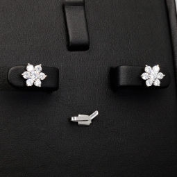 Elegante Blumen-Ohrstecker  aus 925er Sterlingsilber mit Zirkoniasteinen stilvoll in Krappen gefasst