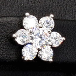 Elegante Blumen-Ohrstecker  aus 925er Sterlingsilber mit Zirkoniasteinen stilvoll in Krappen gefasst