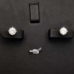 Edle Ohrstecker aus vergoldetem 925er Sterlingsilber mit funkelndem Zirkonia im Brillantschliff (Diamantoptik)