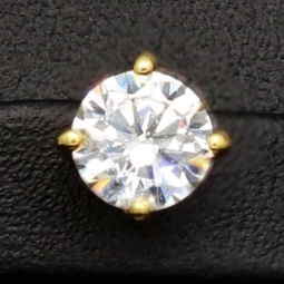 Edle Ohrstecker aus vergoldetem 925er Sterlingsilber mit funkelndem Zirkonia im Brillantschliff (Diamantoptik)
