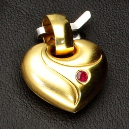 Zeitlos schöner Herzanhänger aus 333er Bicolor-Gold mit rotem Zirkonia