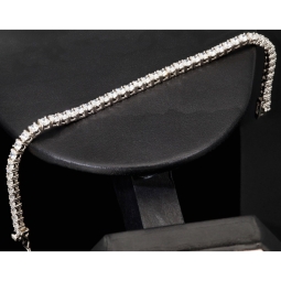 Exquisites Zirkonia-Armband aus 925 Sterling Silber, rhodiniert, besetzt mit vielen leuchtenden Zirkoniasteinen m Brillantschliff (Diamantimitationen) ca: 18cm