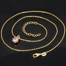 Exquisites Schmuckset - Kette mit Anhänger aus Sterling Silber 925, vergoldet, mit einem in Krappen gefassten, fliederfarbenen Zirkonia (Diamantimitat 1,00 ct. Brillantschliff)