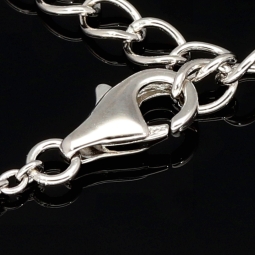 Exquisites Collier aus Sterling Silber 925, rhodiniert und poliert, mit eingearbeitetem Zierelement, bestückt mit größeren, eingefassten Zirkonia (Diamantimitat, Brillantschliff) ca. 44-49 cm Länge verstellbar