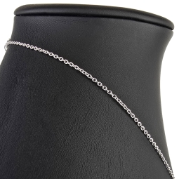 Exquisites Collier aus Sterling Silber 925, rhodiniert und poliert, mit eingearbeitetem Zierelement, bestückt mit größeren, eingefassten Zirkonia (Diamantimitat, Brillantschliff) ca. 44-49 cm Länge verstellbar