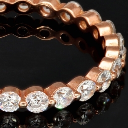 Memory-Ring für Damen aus 925er Sterling Silber mit vielen, leuchtenden Zirkonia (Diamant-Imitation-Steine, Brillantschliff) –  rosé vergoldet - Größe ca. 60