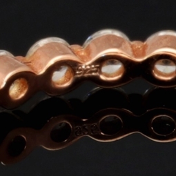 Memory-Ring für Damen aus 925er Sterling Silber mit vielen, leuchtenden Zirkonia (Diamant-Imitation-Steine, Brillantschliff) –  rosé vergoldet - Größe ca. 60