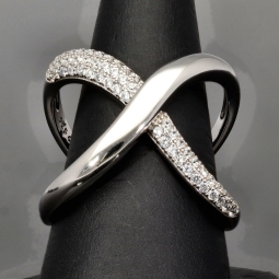 Trendiger Criss-Cross-Ring aus 925er Sterling Silber – mit 54 Zirkonia-Steinen in Pavéfassung ca. 0,52 ct (Diamantimitate) RG ca. 62