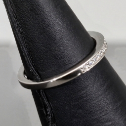 Ring aus 925 Sterling Silber in modernem Design mit feinem Zirkonia-Besatz (Diamantimitationen) - RG ca. 50