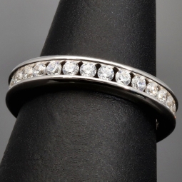 Memory-Ring aus 925 Sterling Silber – Trendiges Design mit leuchtendem Zirkonia-Besatz (Diamantimitationen) - RG ca. 53