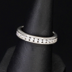 Memory-Ring aus 925 Sterling Silber – Trendiges Design mit leuchtendem Zirkonia-Besatz (Diamantimitationen) - RG ca. 53