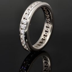 Memory-Ring aus 925 Sterling Silber – Trendiges Design mit leuchtendem Zirkonia-Besatz (Diamantimitationen) - RG ca. 53