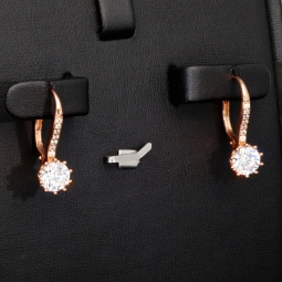 Glänzende Ohrringe aus 925er Silber Rosévergoldet mit funkelnden Zirkonia (Diamant-Imitation-Steine, Brillantschliff)