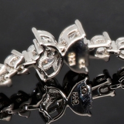 Schmetterling-Armband aus rhodiniertem 925er Sterling Silber mit 61 funkelnden Zirkoniasteinen im Brillantschliff (Diamantimitationen ca. 3,25 Karat gesamt) ca: 19,5cm