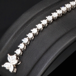 Schmetterling-Armband aus rhodiniertem 925er Sterling Silber mit 61 funkelnden Zirkoniasteinen im Brillantschliff (Diamantimitationen ca. 3,25 Karat gesamt) ca: 19,5cm