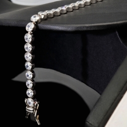 Qualitätsvolles Silberarmband (925 sterling, rhodiniert) mit zahlreichen brillantgeschliffenen Zirkoniasteinen (Diamantimitationen)  ca. 20 cm