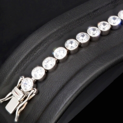 Qualitätsvolles Silberarmband (925 sterling, rhodiniert) mit zahlreichen brillantgeschliffenen Zirkoniasteinen (Diamantimitationen)  ca. 20 cm