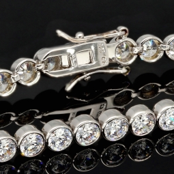 Qualitätsvolles Silberarmband (925 sterling, rhodiniert) mit zahlreichen brillantgeschliffenen Zirkoniasteinen (Diamantimitationen)  ca. 20 cm